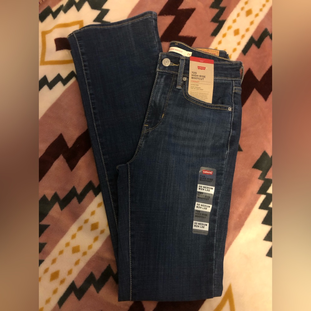 Levi 725 high-rise bootcut nwt